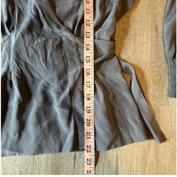 Diane Von Furstenburg Gray Silk Wrap 6 EUC - Picture 9 of 9